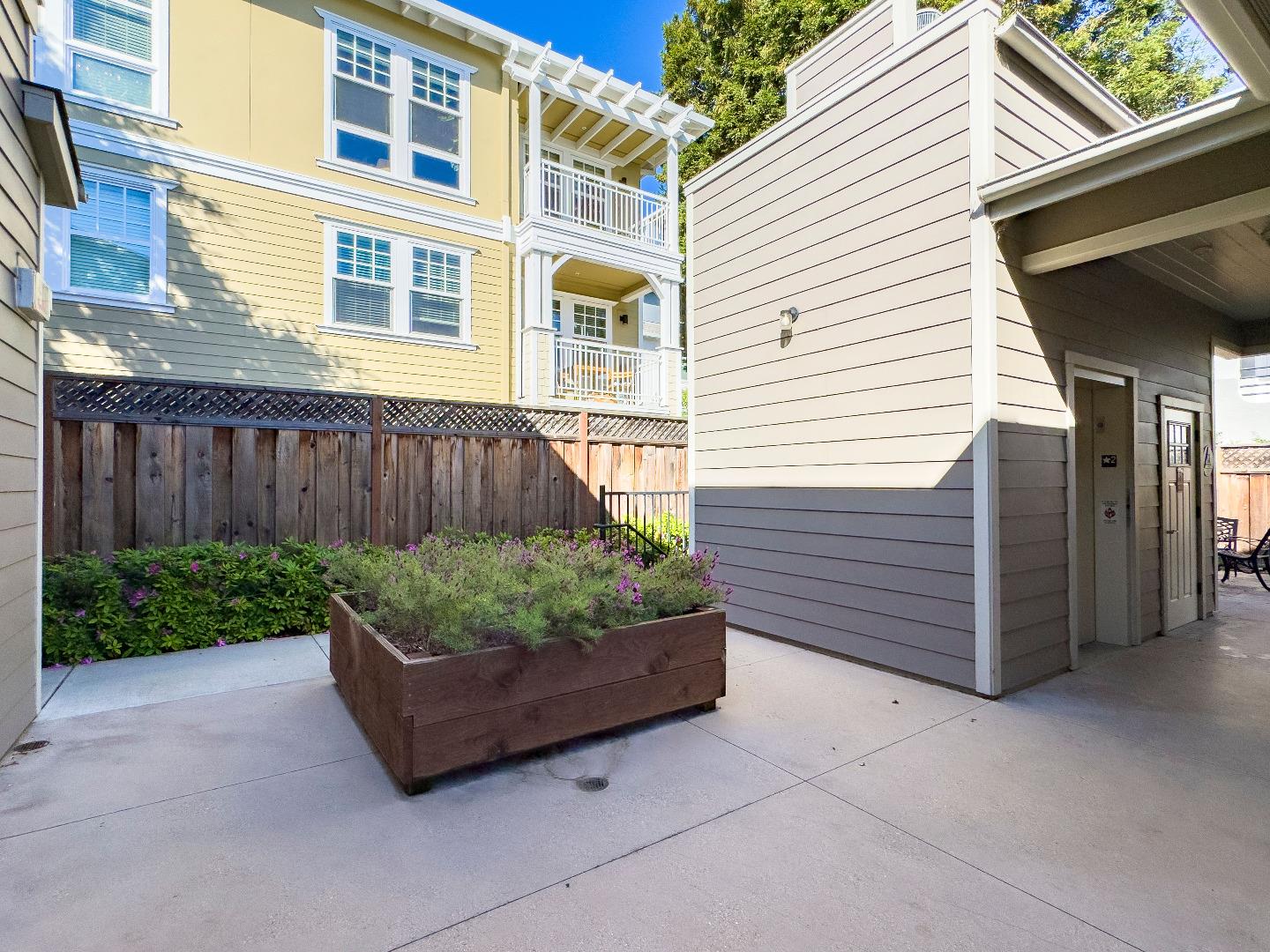 Detail Gallery Image 18 of 19 For 904 Bayswater Ave #6,  Burlingame,  CA 94010 - 2 Beds | 2 Baths