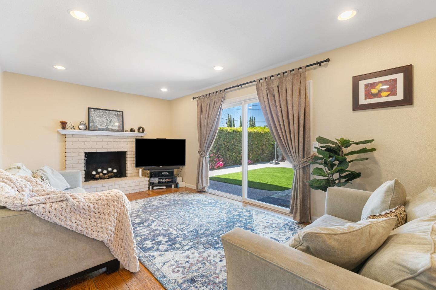 Detail Gallery Image 11 of 26 For 667 Alamo Dr, San Jose,  CA 95123 - 4 Beds | 2 Baths