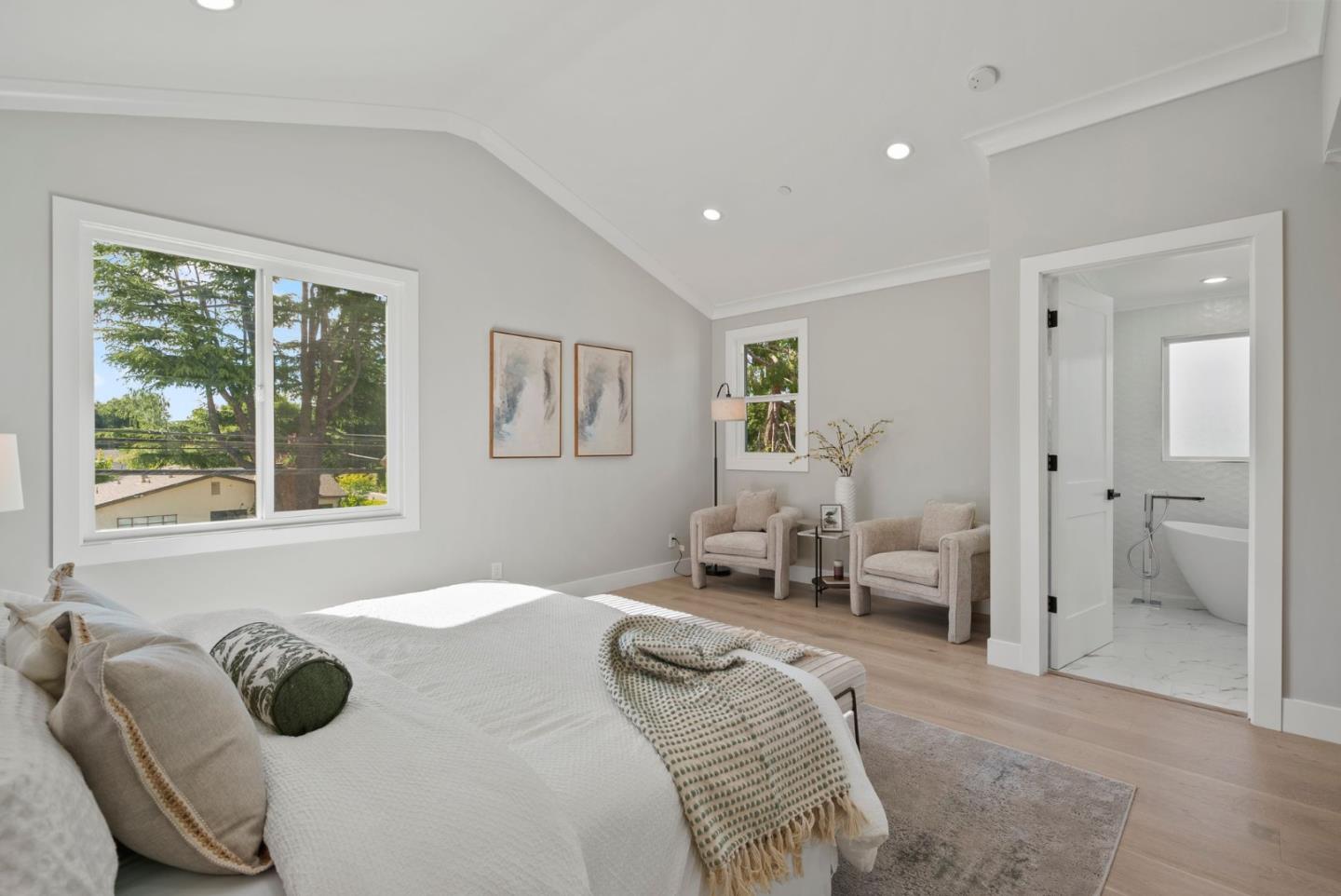 Detail Gallery Image 29 of 60 For 2058 Menalto Ave, Menlo Park,  CA 94025 - 4 Beds | 3/1 Baths