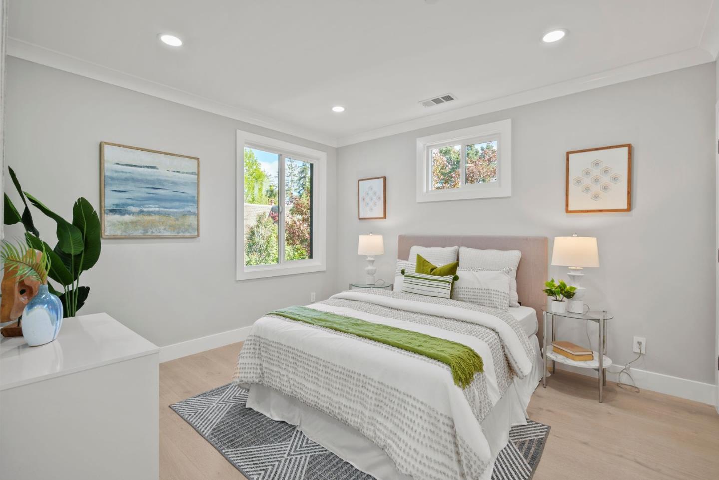 Detail Gallery Image 34 of 60 For 2058 Menalto Ave, Menlo Park,  CA 94025 - 4 Beds | 3/1 Baths