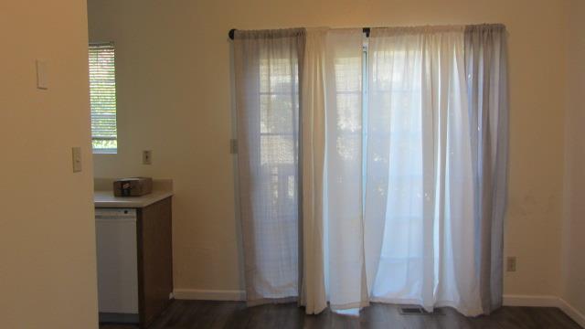Detail Gallery Image 10 of 13 For 3760 39th Ave #E,  Oakland,  CA 94619 - 2 Beds | 2/1 Baths