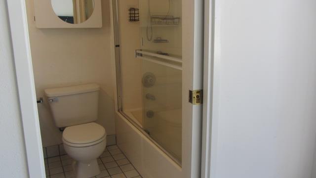 Detail Gallery Image 6 of 13 For 3760 39th Ave #E,  Oakland,  CA 94619 - 2 Beds | 2/1 Baths