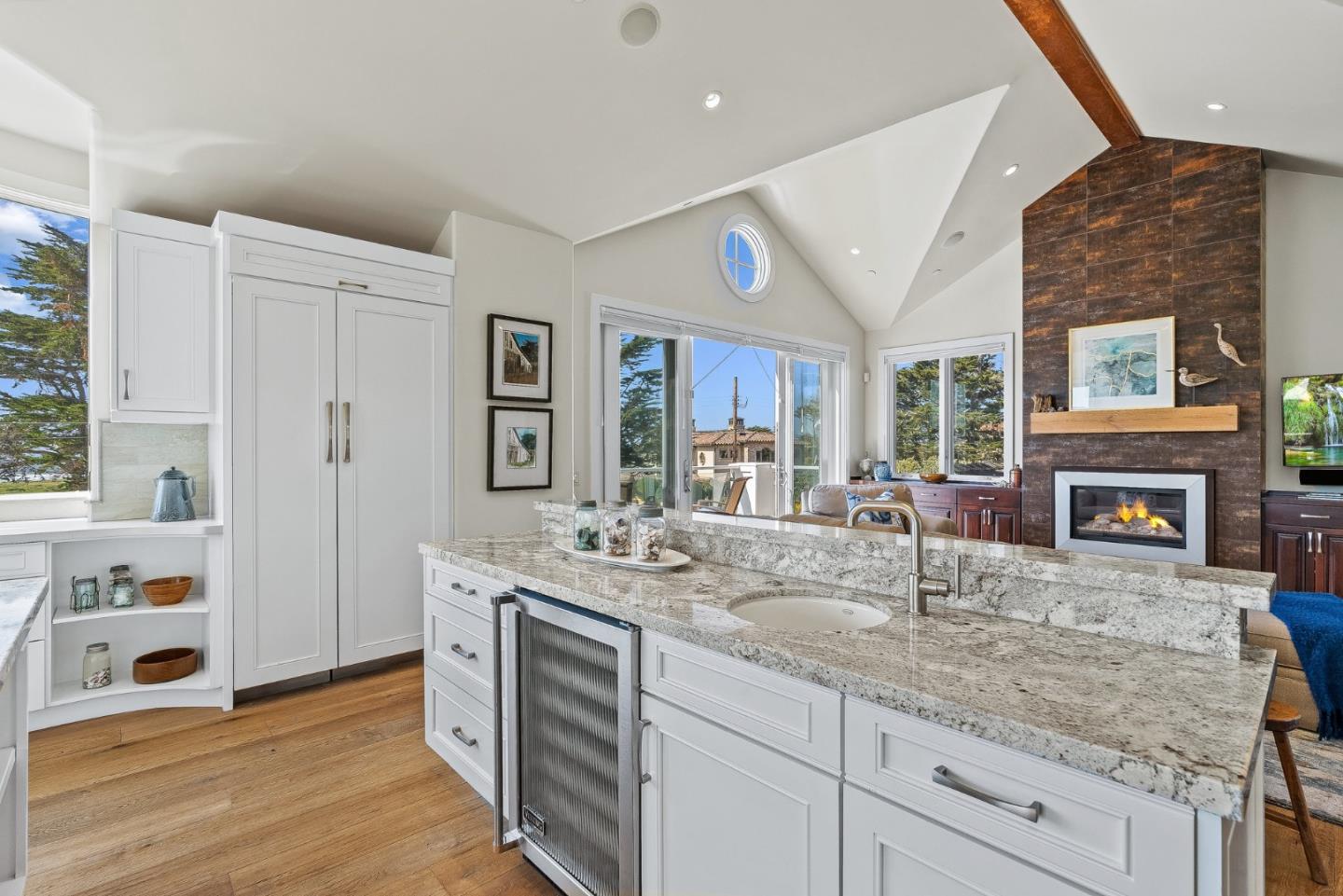 Detail Gallery Image 14 of 39 For 2993 Cormorant Rd, Pebble Beach,  CA 93953 - 4 Beds | 3/1 Baths