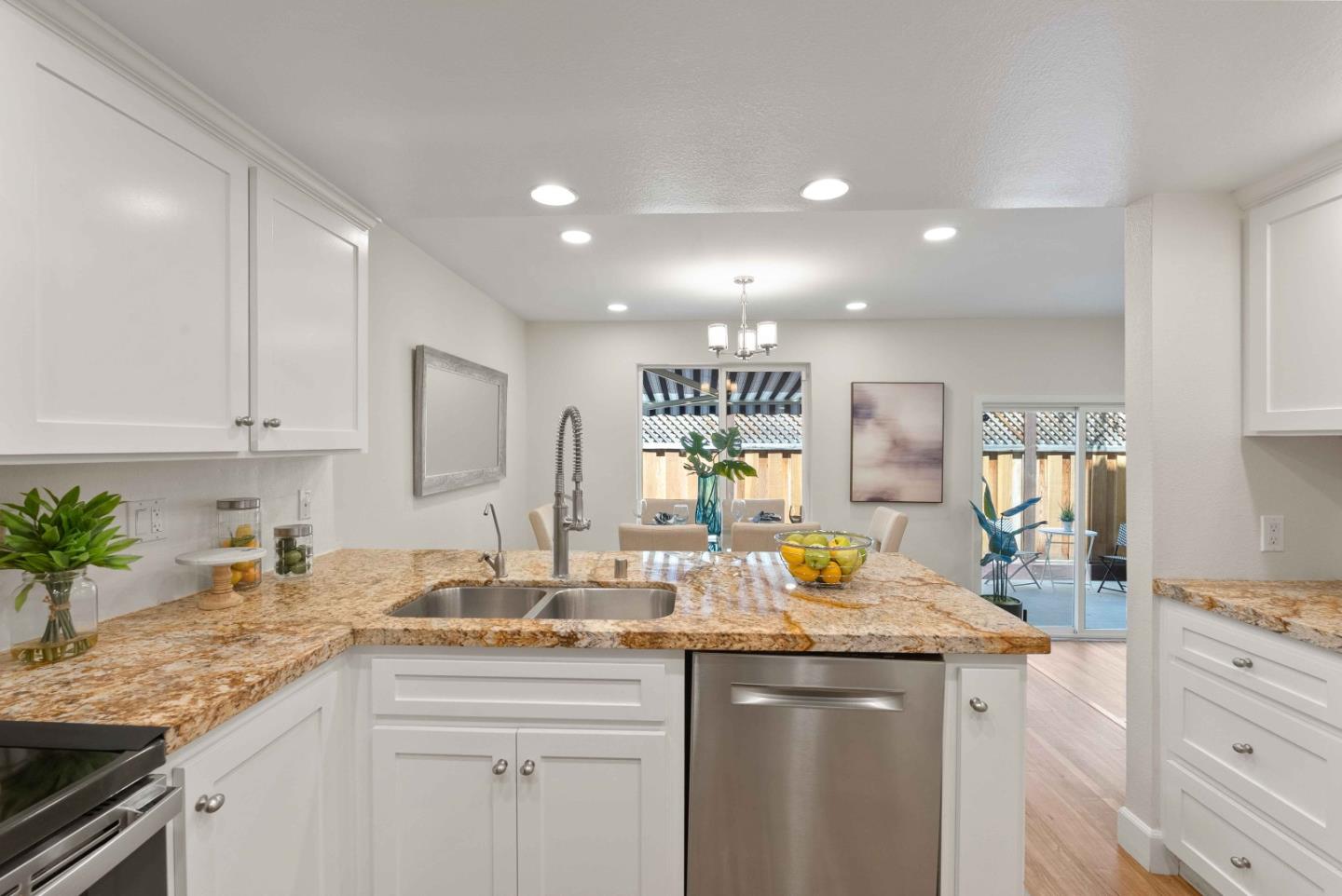 Detail Gallery Image 9 of 33 For 115 Shelley Ave #D,  Campbell,  CA 95008 - 3 Beds | 2/1 Baths