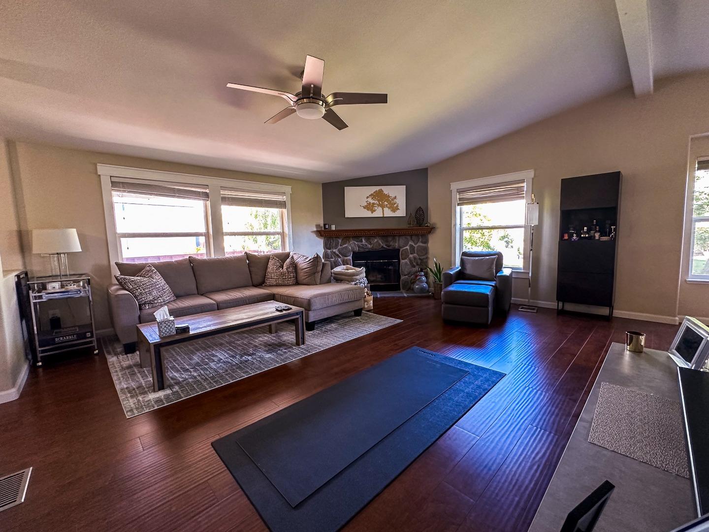 Detail Gallery Image 2 of 20 For 1225 Vienna Dr #234,  Sunnyvale,  CA 94089 - 3 Beds | 2 Baths