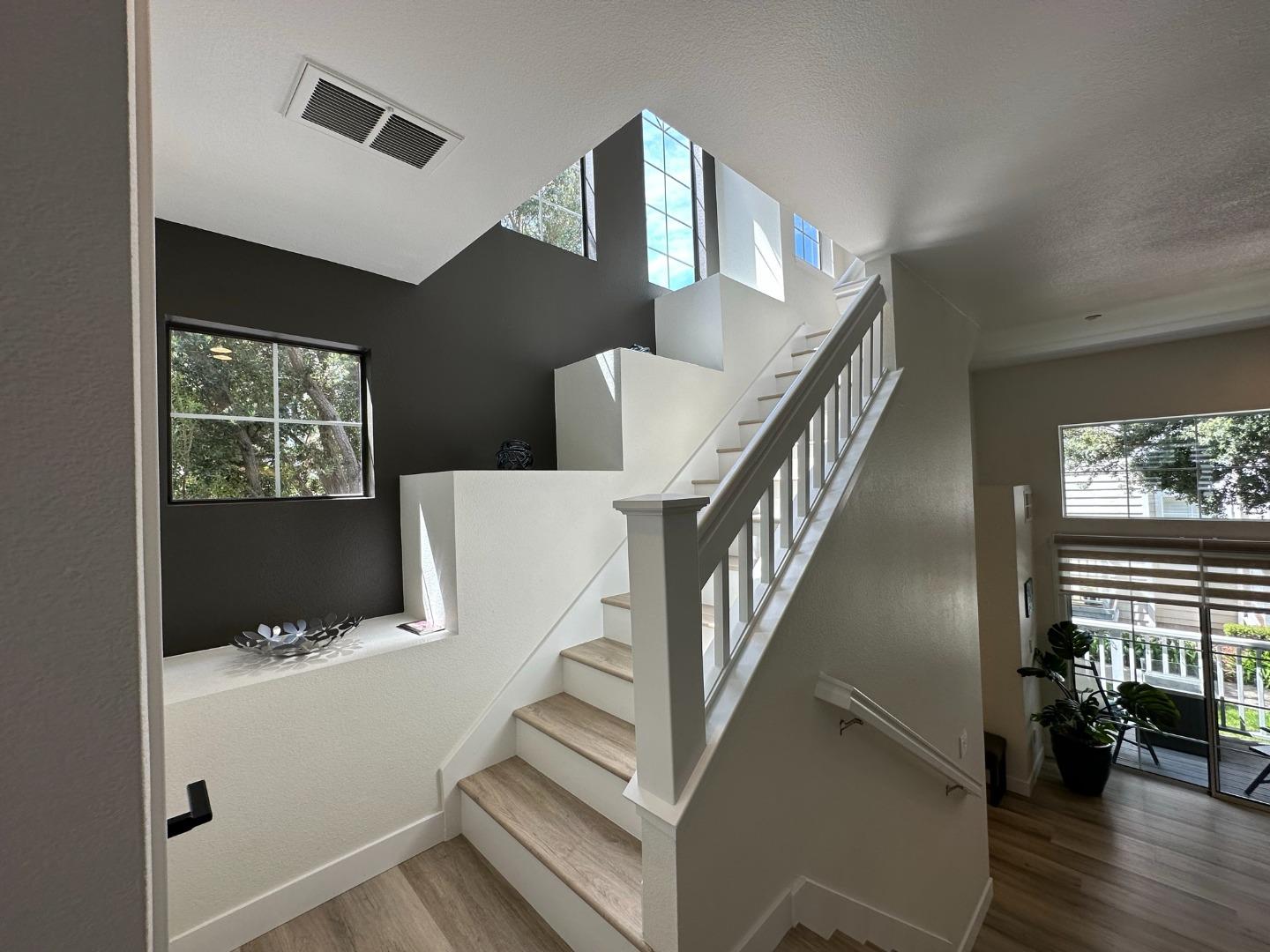 Detail Gallery Image 26 of 54 For 1 Passage Ln, Redwood City,  CA 94065 - 3 Beds | 2/1 Baths