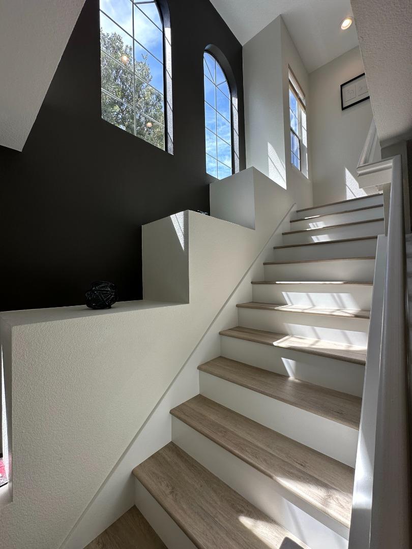 Detail Gallery Image 27 of 54 For 1 Passage Ln, Redwood City,  CA 94065 - 3 Beds | 2/1 Baths