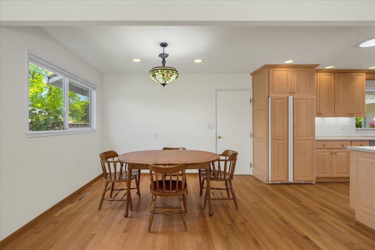 Detail Gallery Image 6 of 18 For 1417 Colinton Way, Sunnyvale,  CA 94087 - 4 Beds | 2 Baths