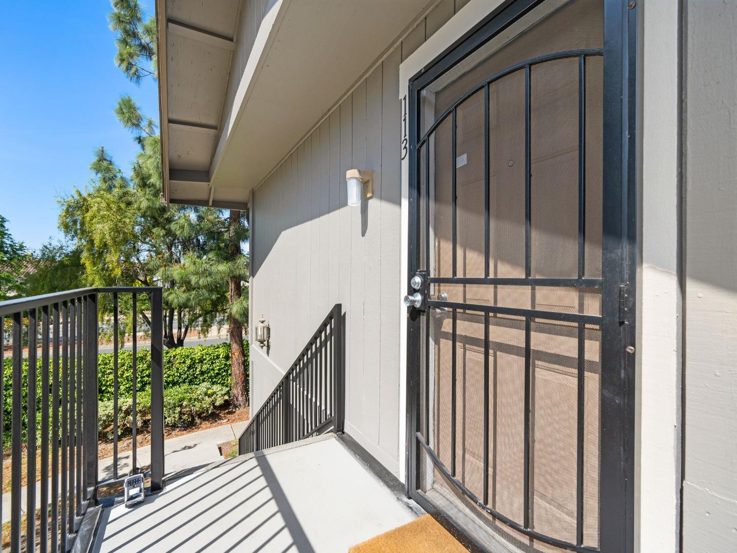 Detail Gallery Image 4 of 23 For 113 Donoso Plz, Union City,  CA 94587 - 2 Beds | 2 Baths