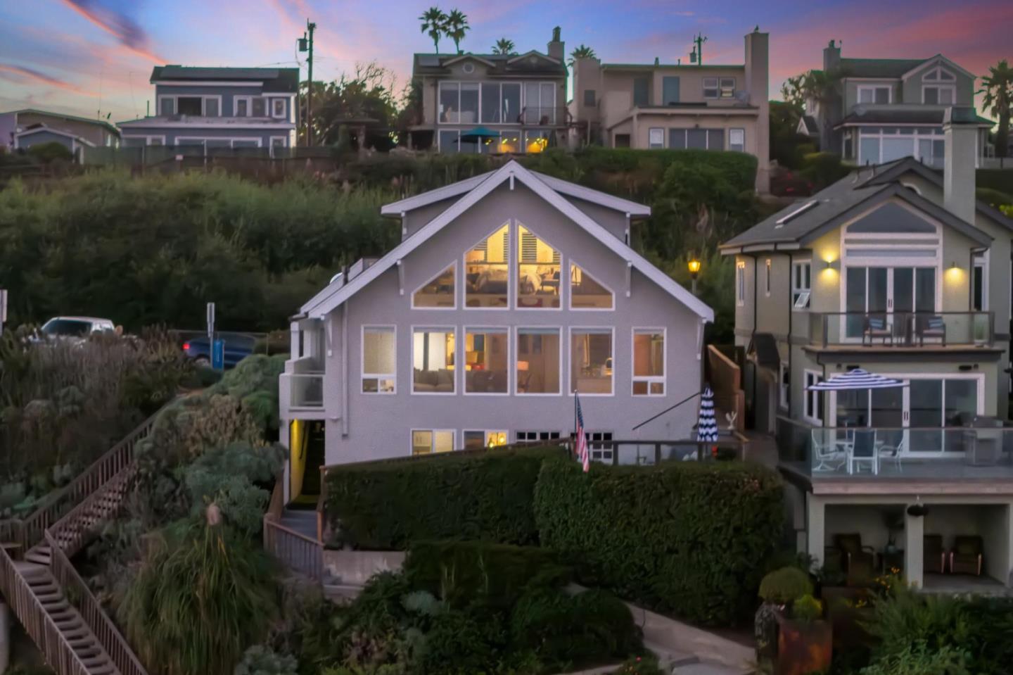 Detail Gallery Image 15 of 92 For 4920 Cliff Dr, Capitola,  CA 95010 - 3 Beds | 1/1 Baths