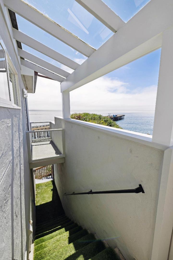 Detail Gallery Image 50 of 92 For 4920 Cliff Dr, Capitola,  CA 95010 - 3 Beds | 1/1 Baths