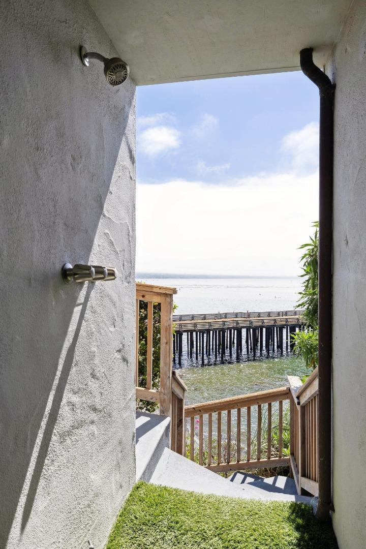 Detail Gallery Image 51 of 92 For 4920 Cliff Dr, Capitola,  CA 95010 - 3 Beds | 1/1 Baths