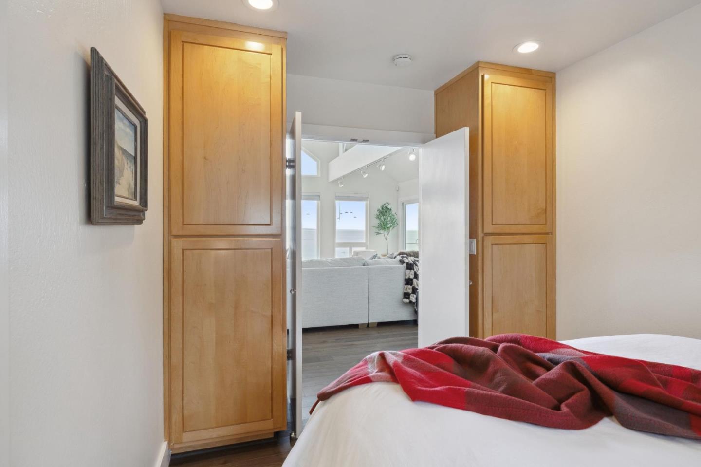 Detail Gallery Image 55 of 92 For 4920 Cliff Dr, Capitola,  CA 95010 - 3 Beds | 1/1 Baths