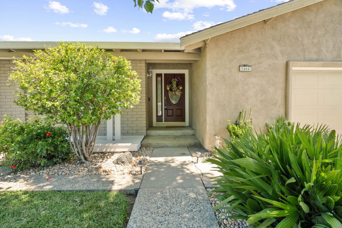 Detail Gallery Image 2 of 39 For 5464 Chesbro Ave, San Jose,  CA 95123 - 3 Beds | 2 Baths