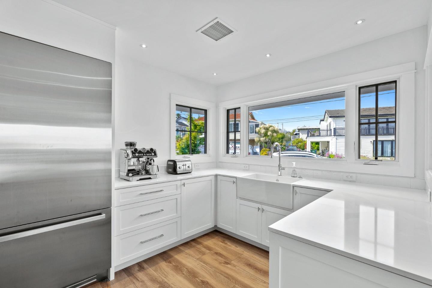 Detail Gallery Image 14 of 48 For 1375 Prospect Ave, Capitola,  CA 95010 - 4 Beds | 4/1 Baths