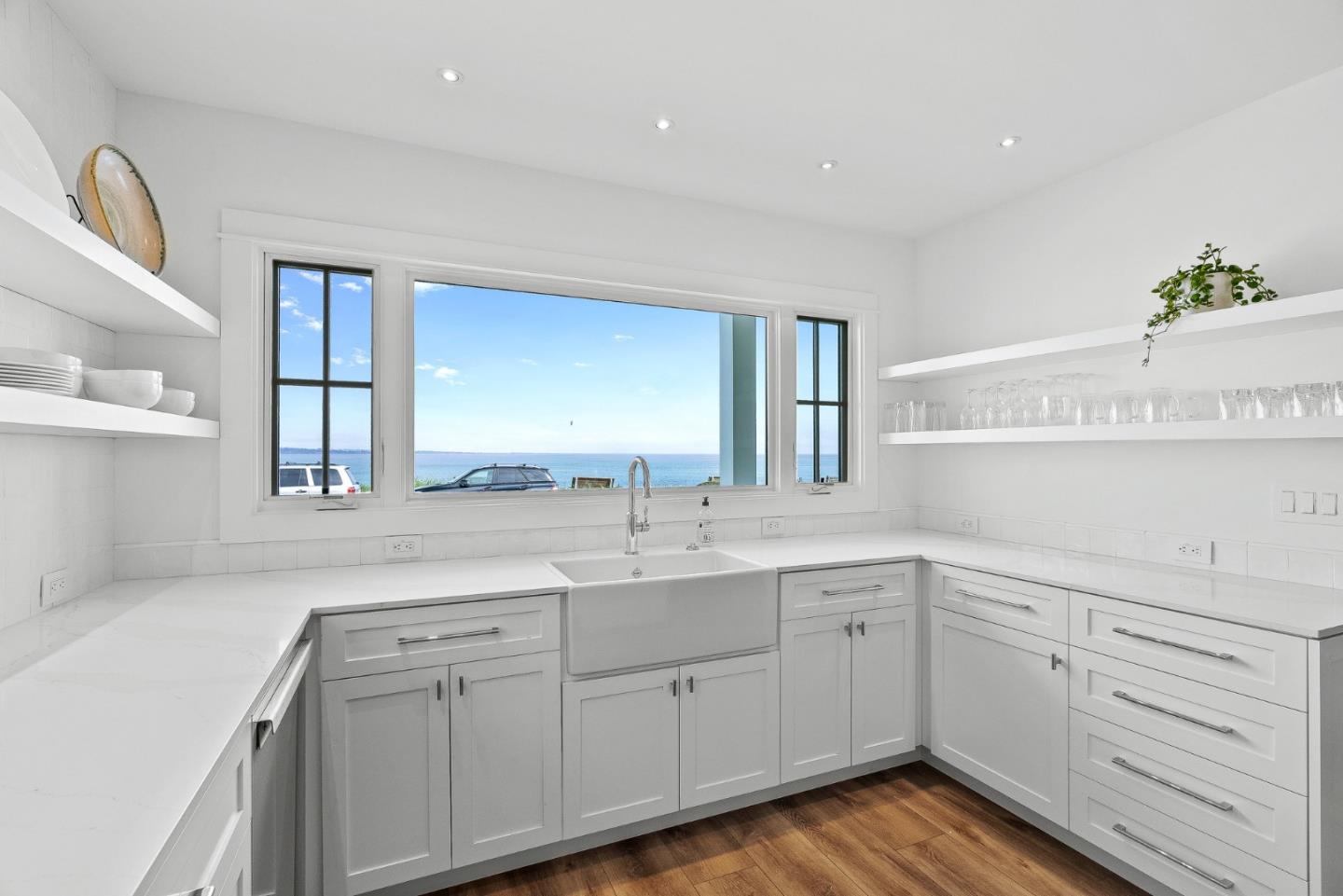 Detail Gallery Image 7 of 47 For 1375 Prospect Ave, Capitola,  CA 95010 - 4 Beds | 4/1 Baths