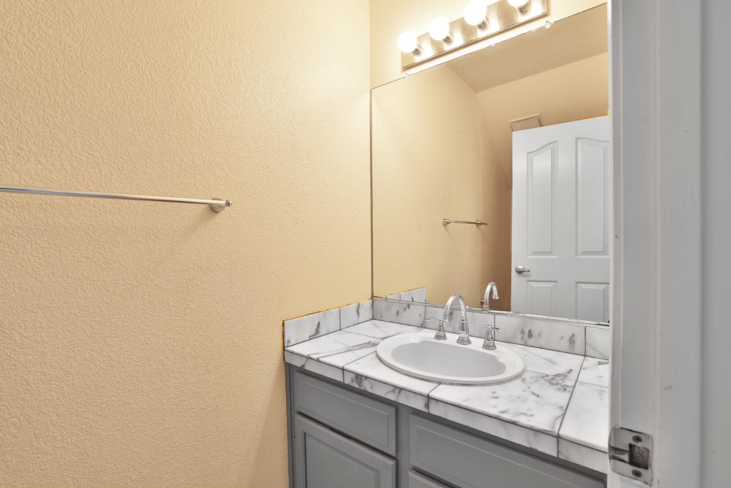 Detail Gallery Image 25 of 30 For 492 W Sunnyoaks Ave a,  Campbell,  CA 95008 - 3 Beds | 2/1 Baths