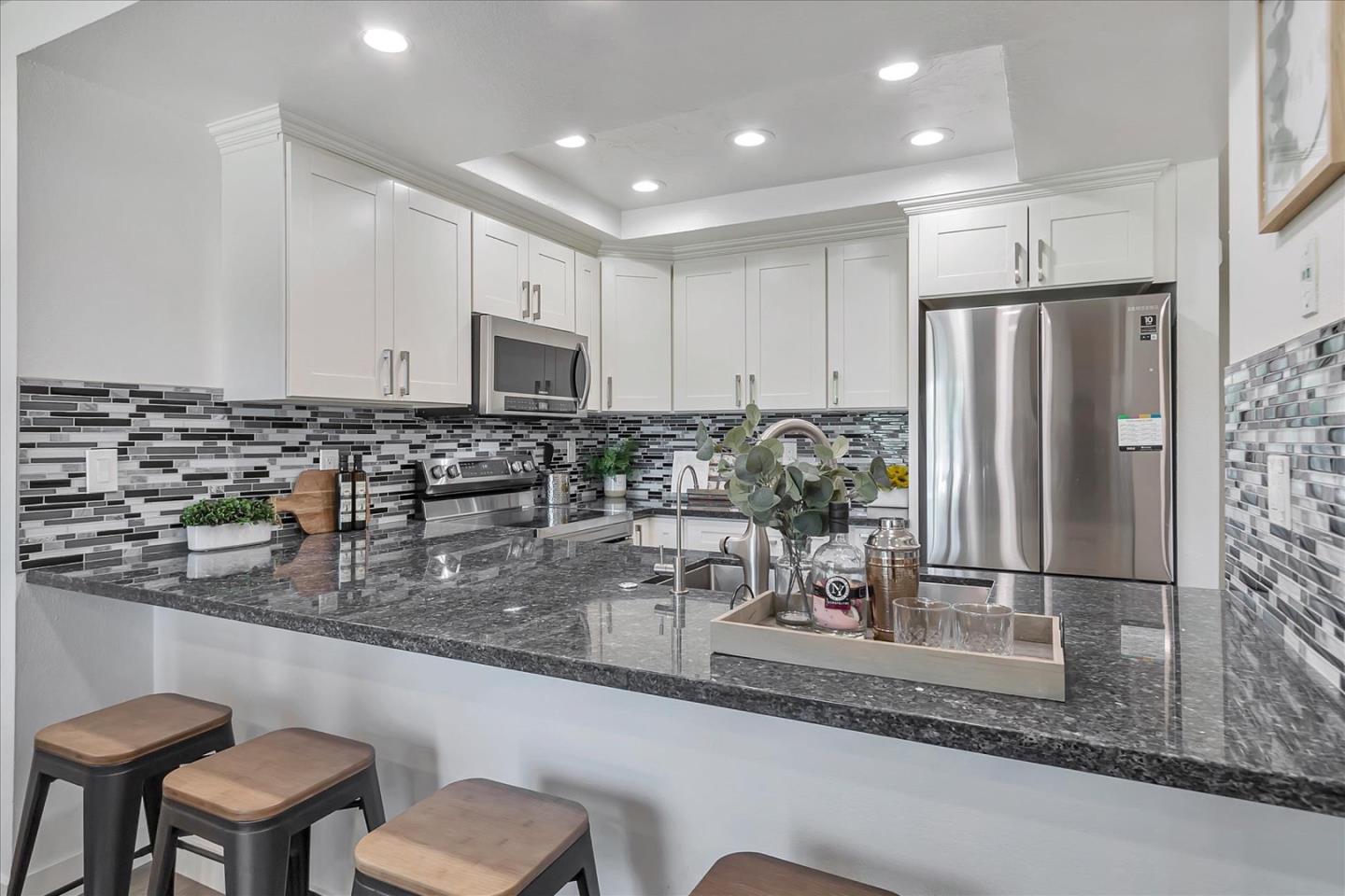 Detail Gallery Image 14 of 37 For 67 Silcreek Dr, San Jose,  CA 95116 - 2 Beds | 2 Baths