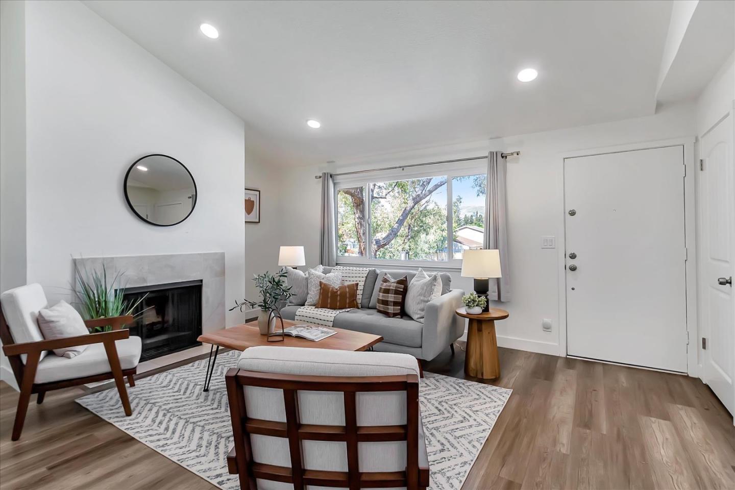 Detail Gallery Image 5 of 37 For 67 Silcreek Dr, San Jose,  CA 95116 - 2 Beds | 2 Baths