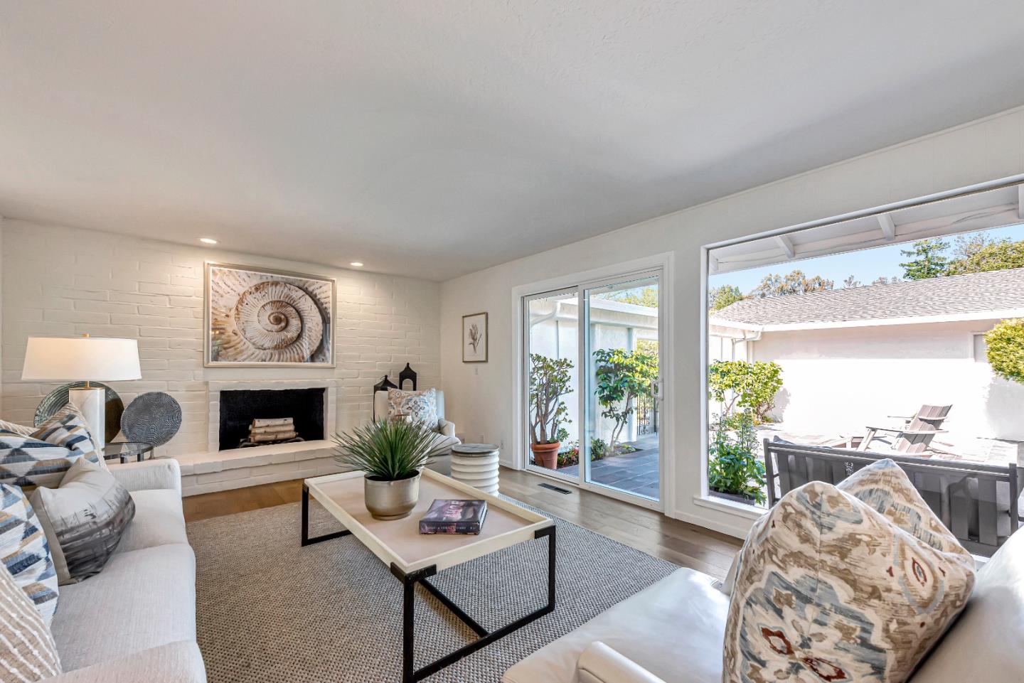 Detail Gallery Image 13 of 38 For 243 Marchmont Dr, Los Gatos,  CA 95032 - 5 Beds | 2/1 Baths