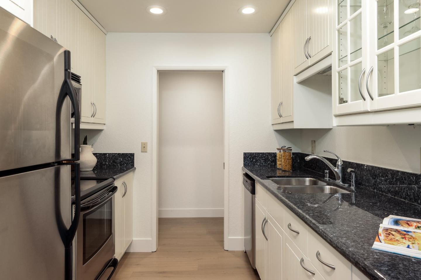 Detail Gallery Image 14 of 25 For 264 N Whisman Rd #19,  Mountain View,  CA 94043 - 2 Beds | 1 Baths