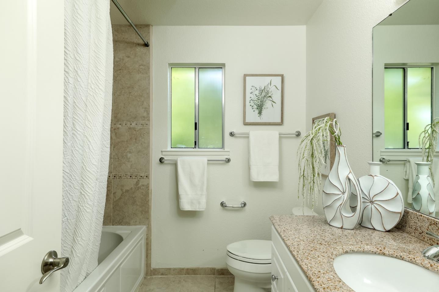 Detail Gallery Image 8 of 25 For 264 N Whisman Rd #19,  Mountain View,  CA 94043 - 2 Beds | 1 Baths