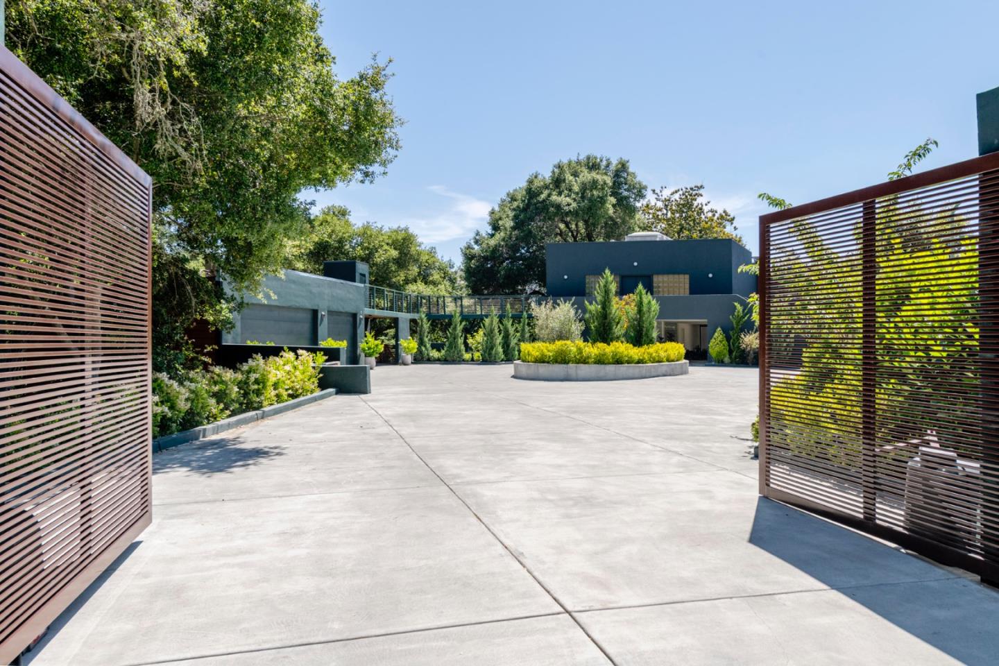 Detail Gallery Image 11 of 116 For 12 Las Aromas, Orinda,  CA 94563 - 8 Beds | 6/5 Baths