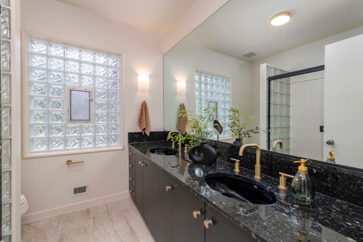 Detail Gallery Image 52 of 116 For 12 Las Aromas, Orinda,  CA 94563 - 8 Beds | 6/5 Baths
