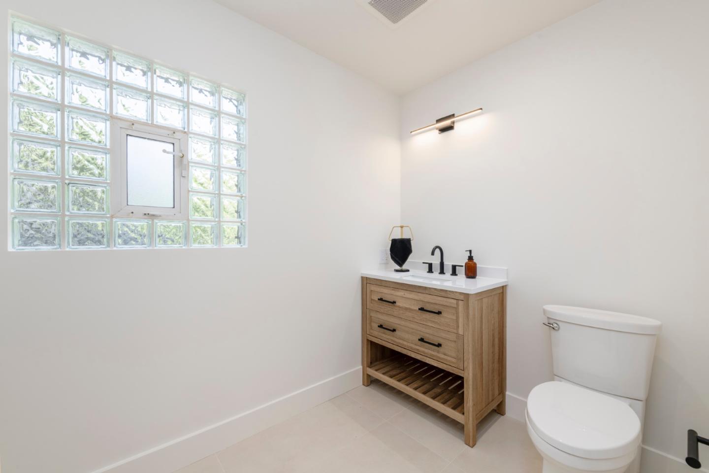 Detail Gallery Image 64 of 116 For 12 Las Aromas, Orinda,  CA 94563 - 8 Beds | 6/5 Baths
