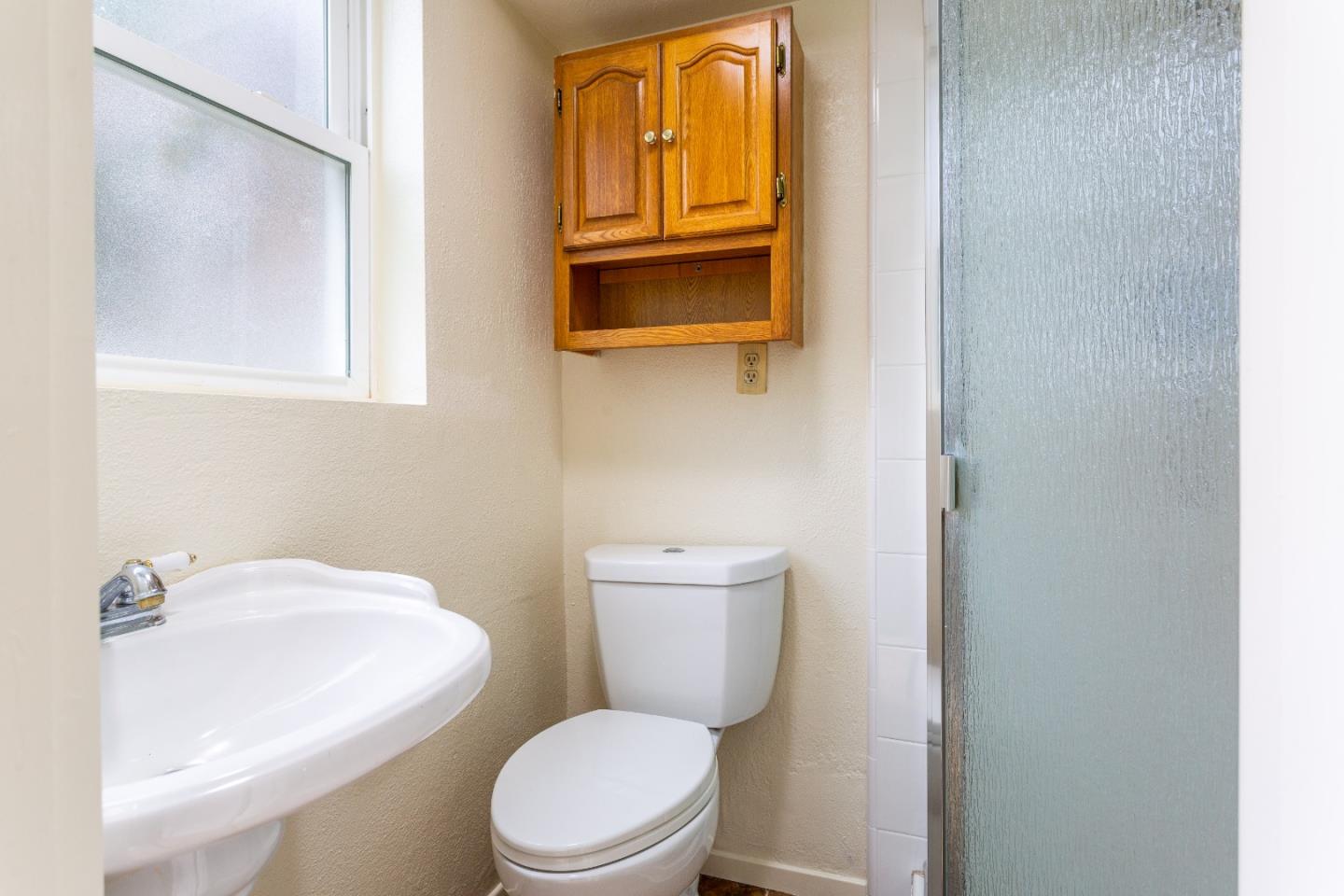 Detail Gallery Image 15 of 21 For 1304 Funston Ave, Pacific Grove,  CA 93950 - 4 Beds | 2/1 Baths