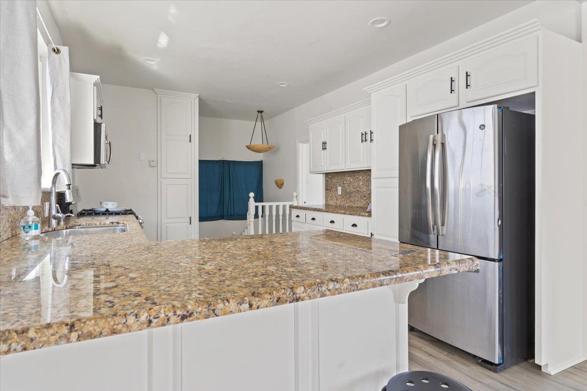 Detail Gallery Image 11 of 23 For 2036 E 20th St, Oakland,  CA 94606 - 4 Beds | 2 Baths