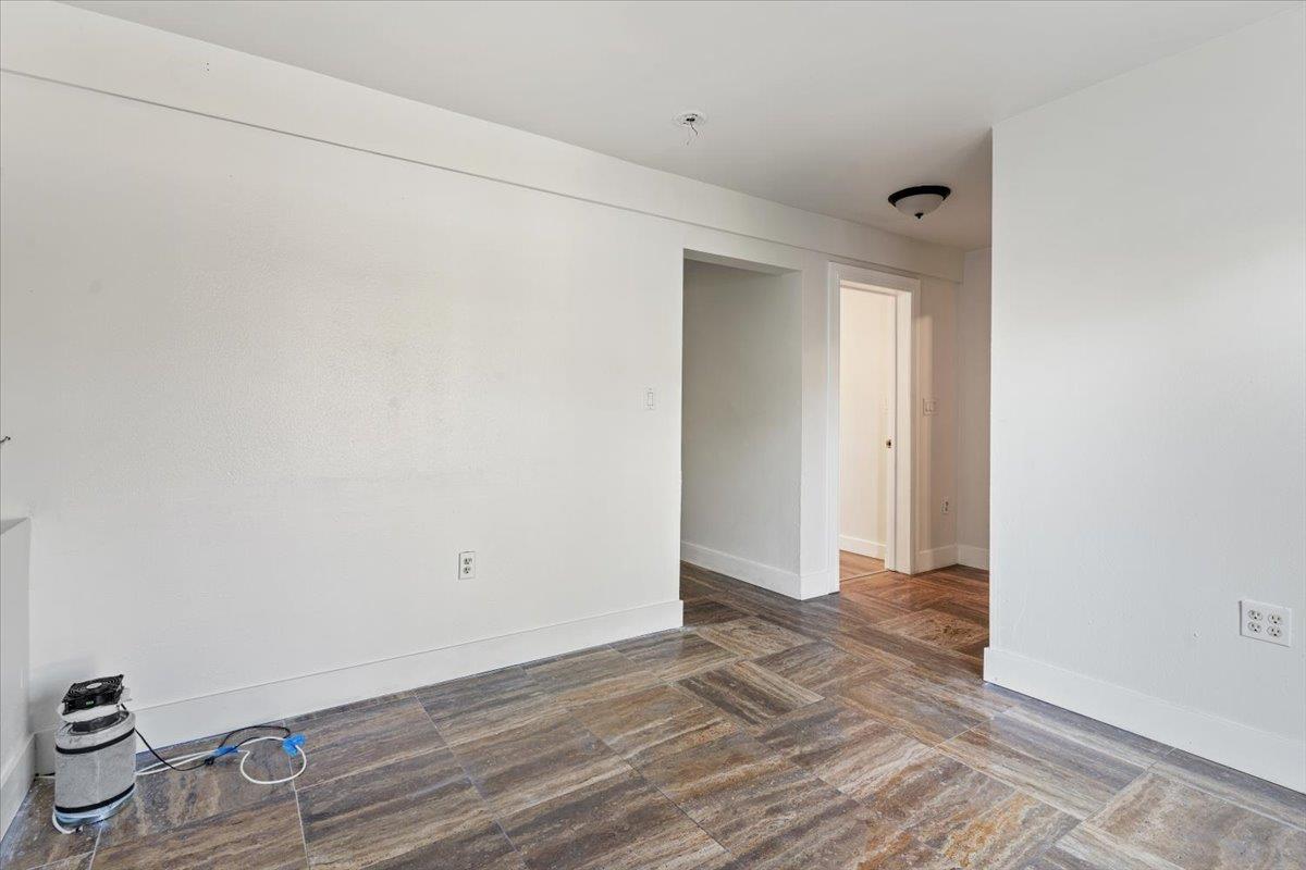 Detail Gallery Image 13 of 23 For 2036 E 20th St, Oakland,  CA 94606 - 4 Beds | 2 Baths
