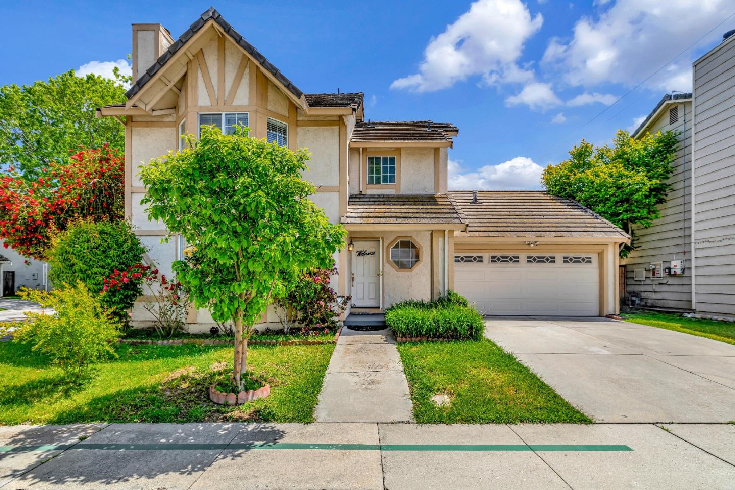 Detail Gallery Image 1 of 28 For 1596 Saugus Ct, San Jose,  CA 95131 - 3 Beds | 2/1 Baths