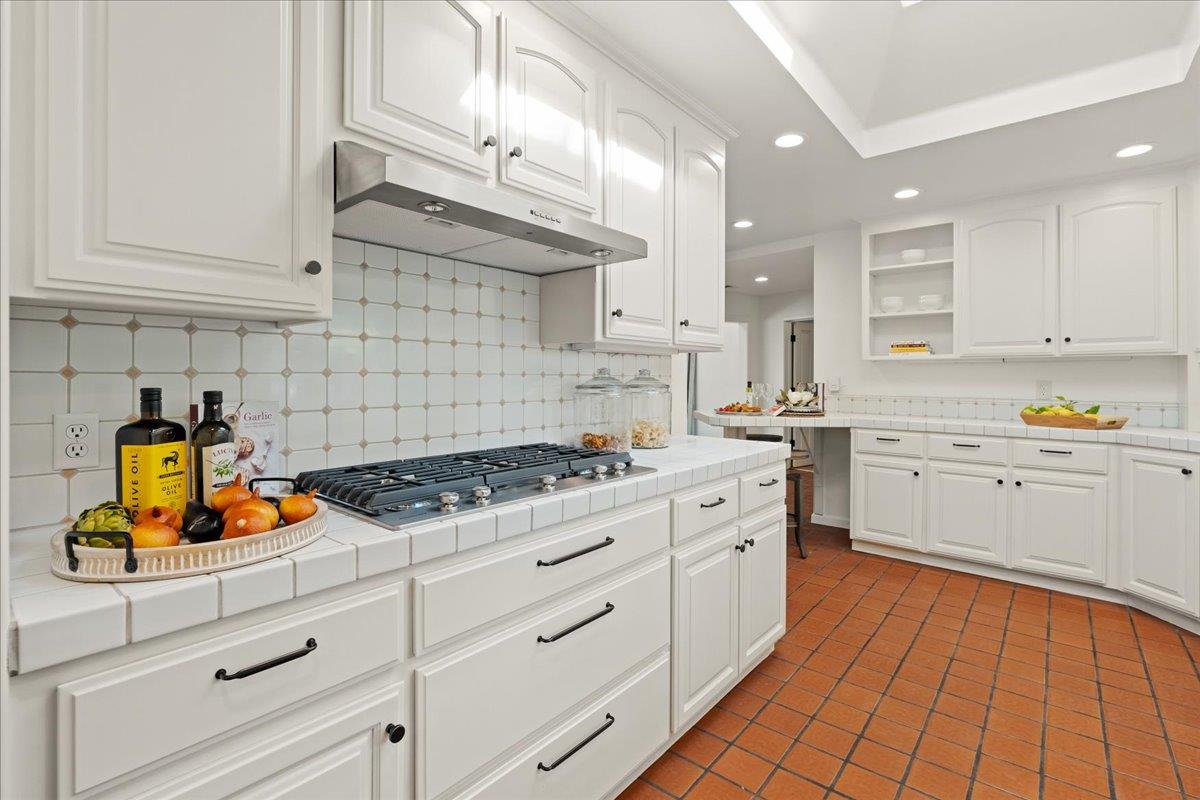 Detail Gallery Image 15 of 45 For 15550 Winchester Blvd, Los Gatos,  CA 95030 - 3 Beds | 2/1 Baths