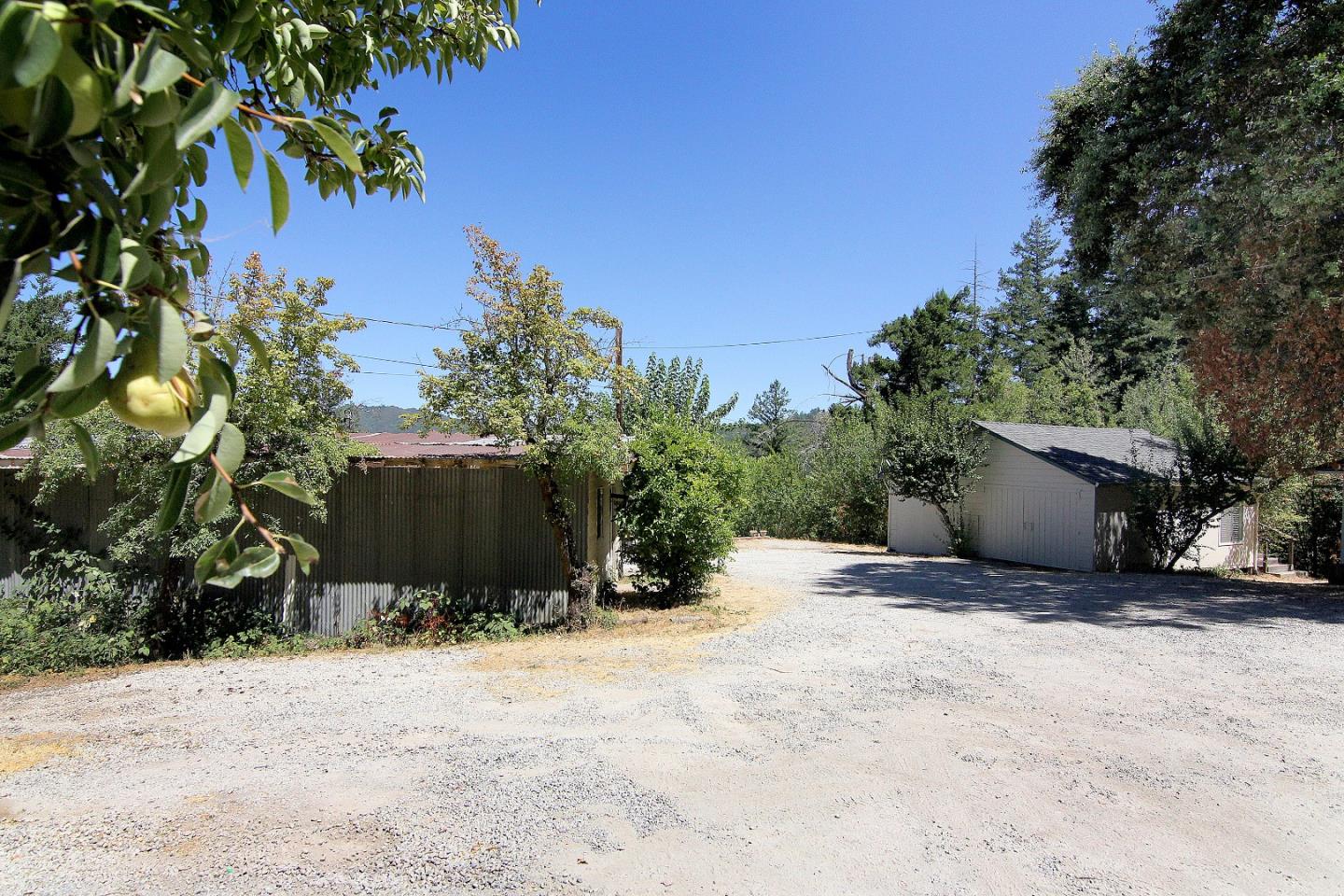 Detail Gallery Image 10 of 67 For 24766 Skyland Rd, Los Gatos,  CA 95033 - 2 Beds | 2 Baths