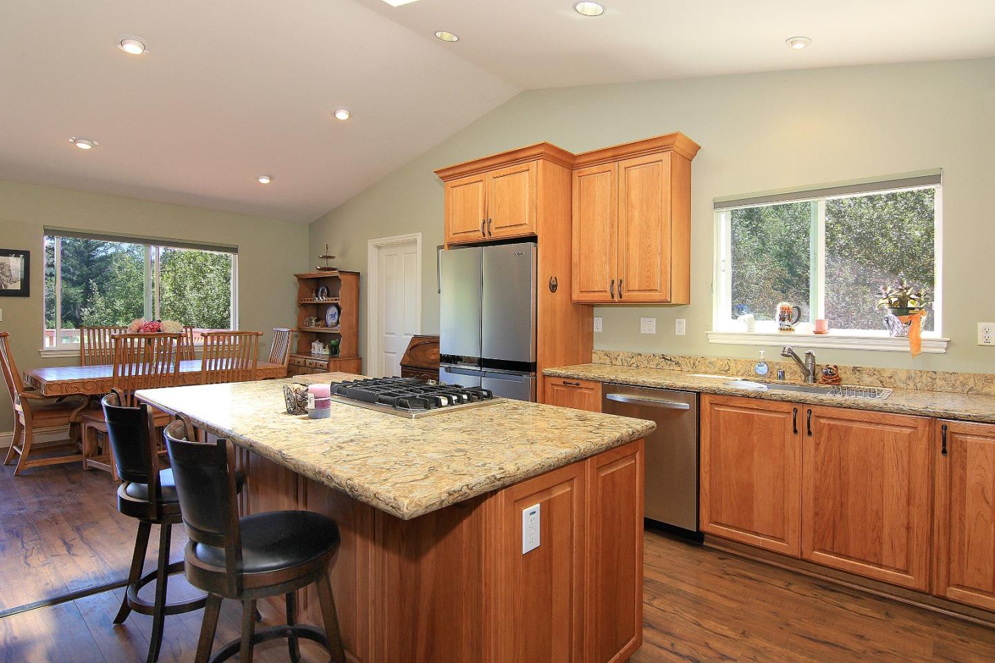 Detail Gallery Image 31 of 67 For 24766 Skyland Rd, Los Gatos,  CA 95033 - 2 Beds | 2 Baths