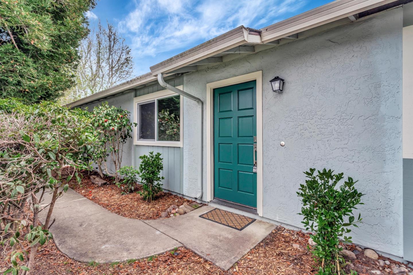 Detail Gallery Image 1 of 35 For 3002 Buckingham Ln #17,  Santa Cruz,  CA 95062 - 2 Beds | 1 Baths