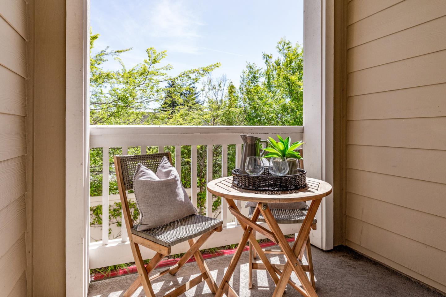 Detail Gallery Image 11 of 22 For 909 Arietta Dr, Mountain View,  CA 94043 - 4 Beds | 2/1 Baths