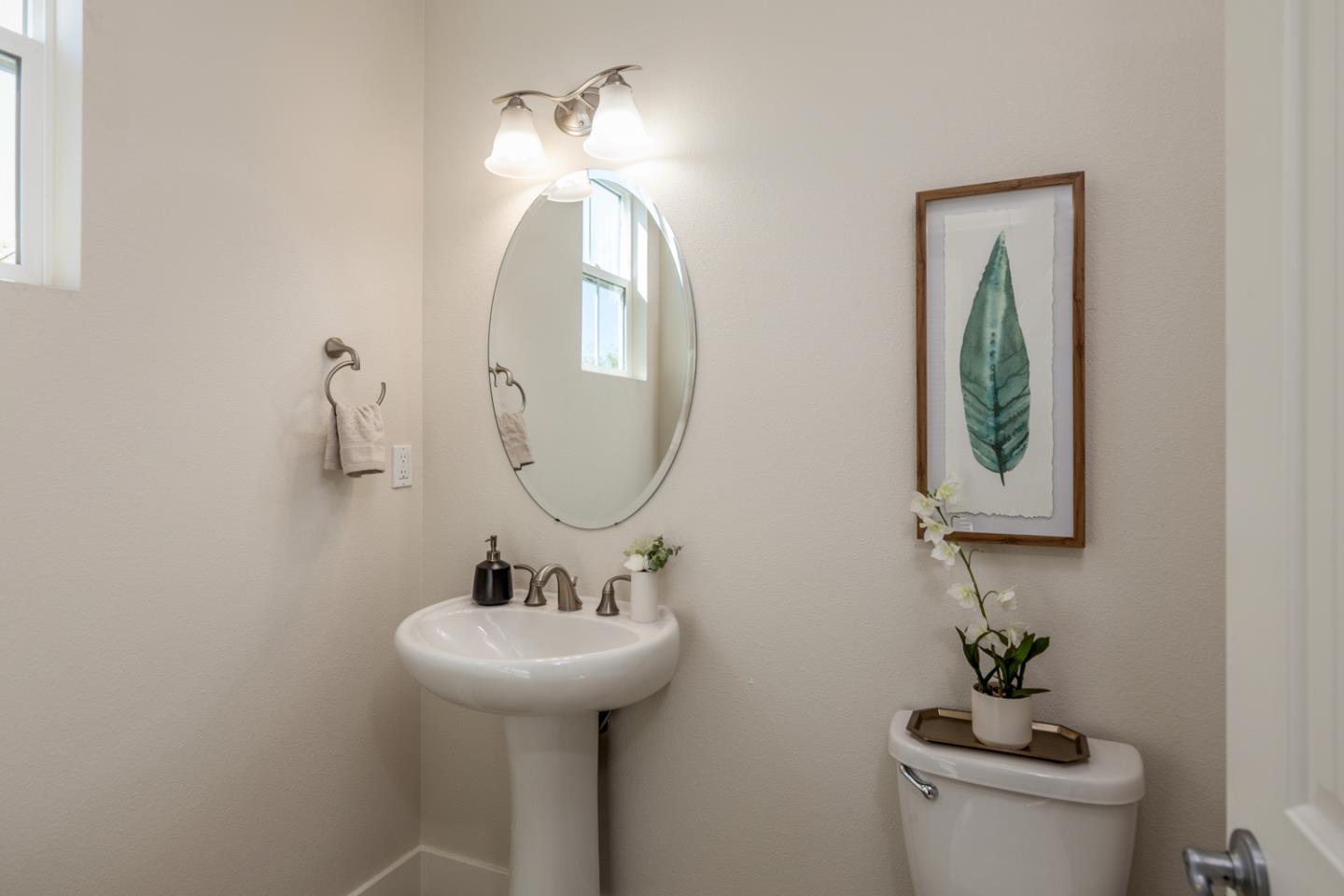 Detail Gallery Image 12 of 22 For 909 Arietta Dr, Mountain View,  CA 94043 - 4 Beds | 2/1 Baths