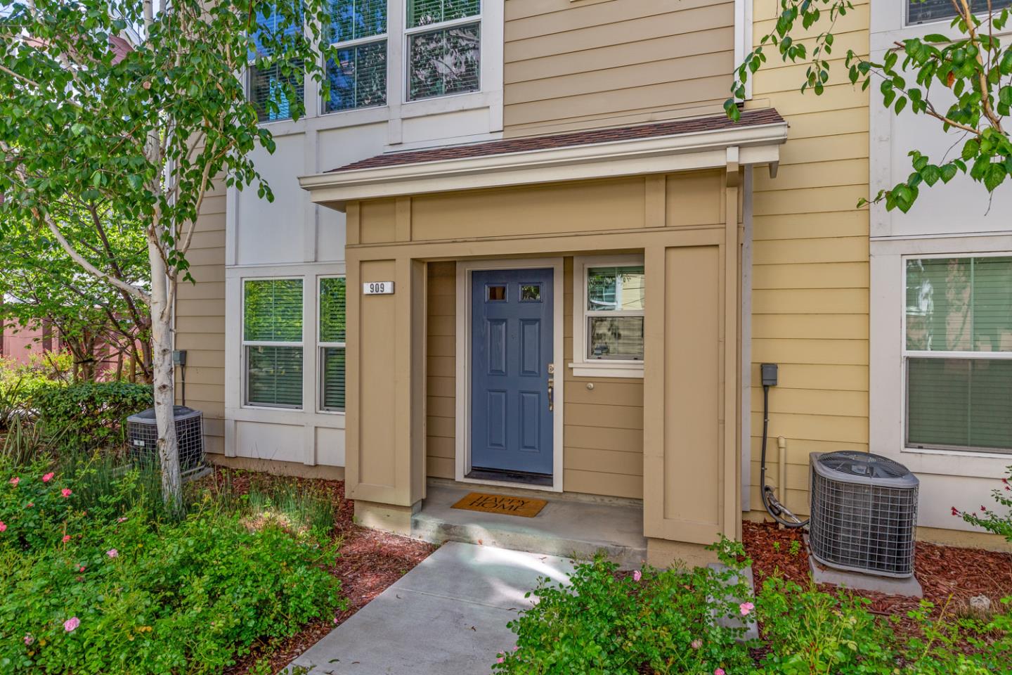 Detail Gallery Image 3 of 22 For 909 Arietta Dr, Mountain View,  CA 94043 - 4 Beds | 2/1 Baths