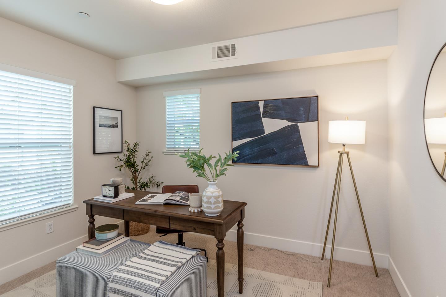 Detail Gallery Image 4 of 22 For 909 Arietta Dr, Mountain View,  CA 94043 - 4 Beds | 2/1 Baths