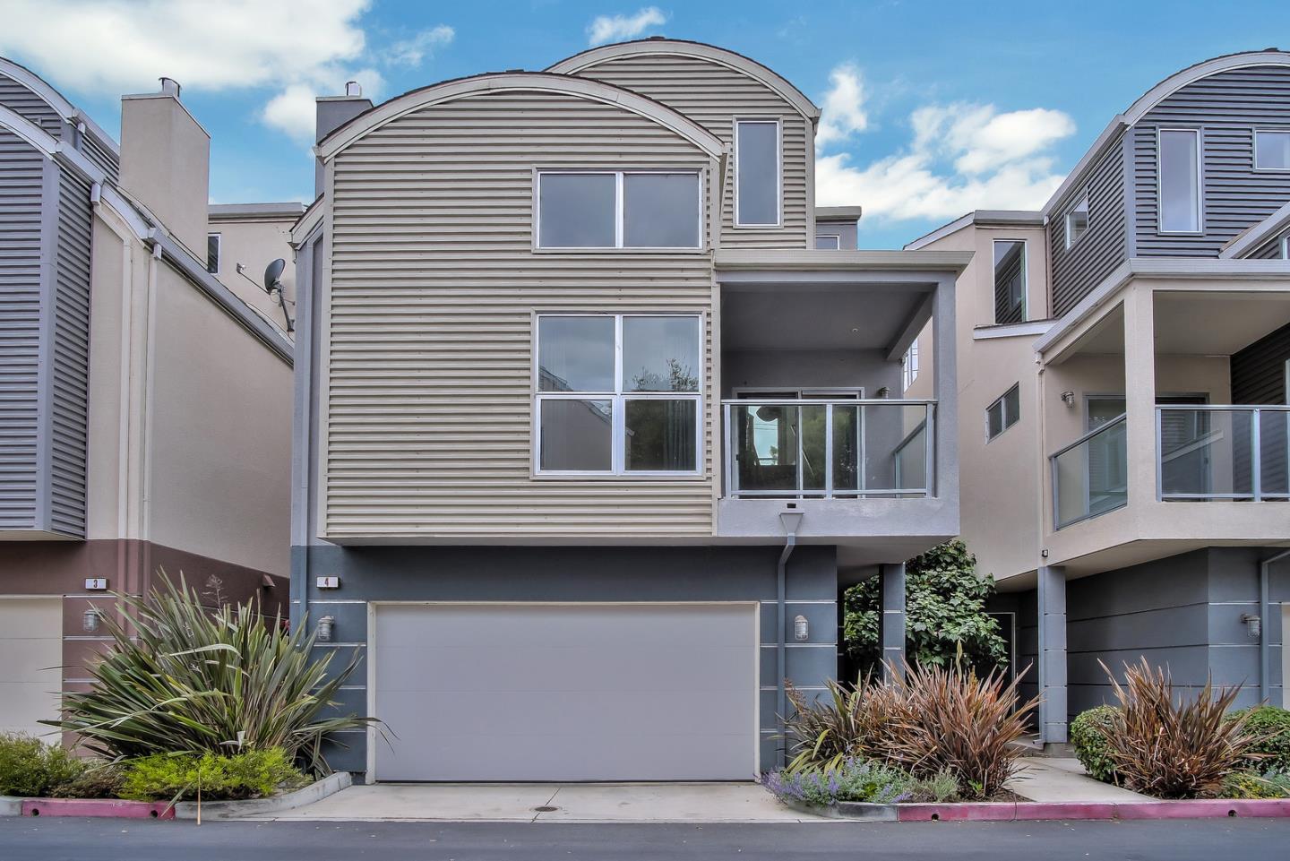 Detail Gallery Image 1 of 42 For 4 Heritage Pl, Menlo Park,  CA 94025 - 3 Beds | 3 Baths