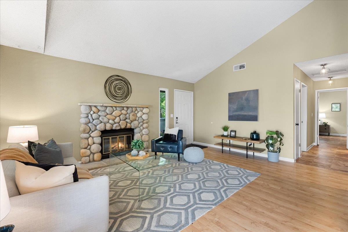 Detail Gallery Image 6 of 25 For 2908 La Terrace Cir, San Jose,  CA 95123 - 2 Beds | 2 Baths