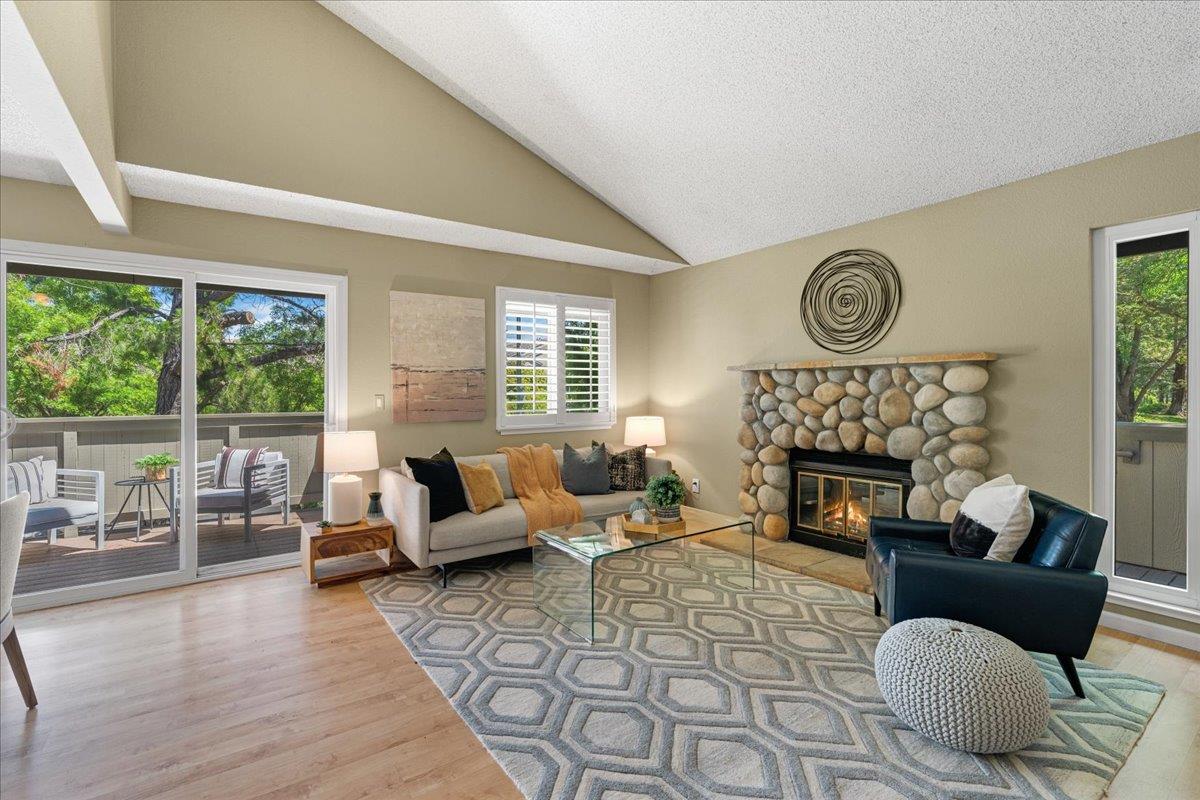 Detail Gallery Image 8 of 25 For 2908 La Terrace Cir, San Jose,  CA 95123 - 2 Beds | 2 Baths