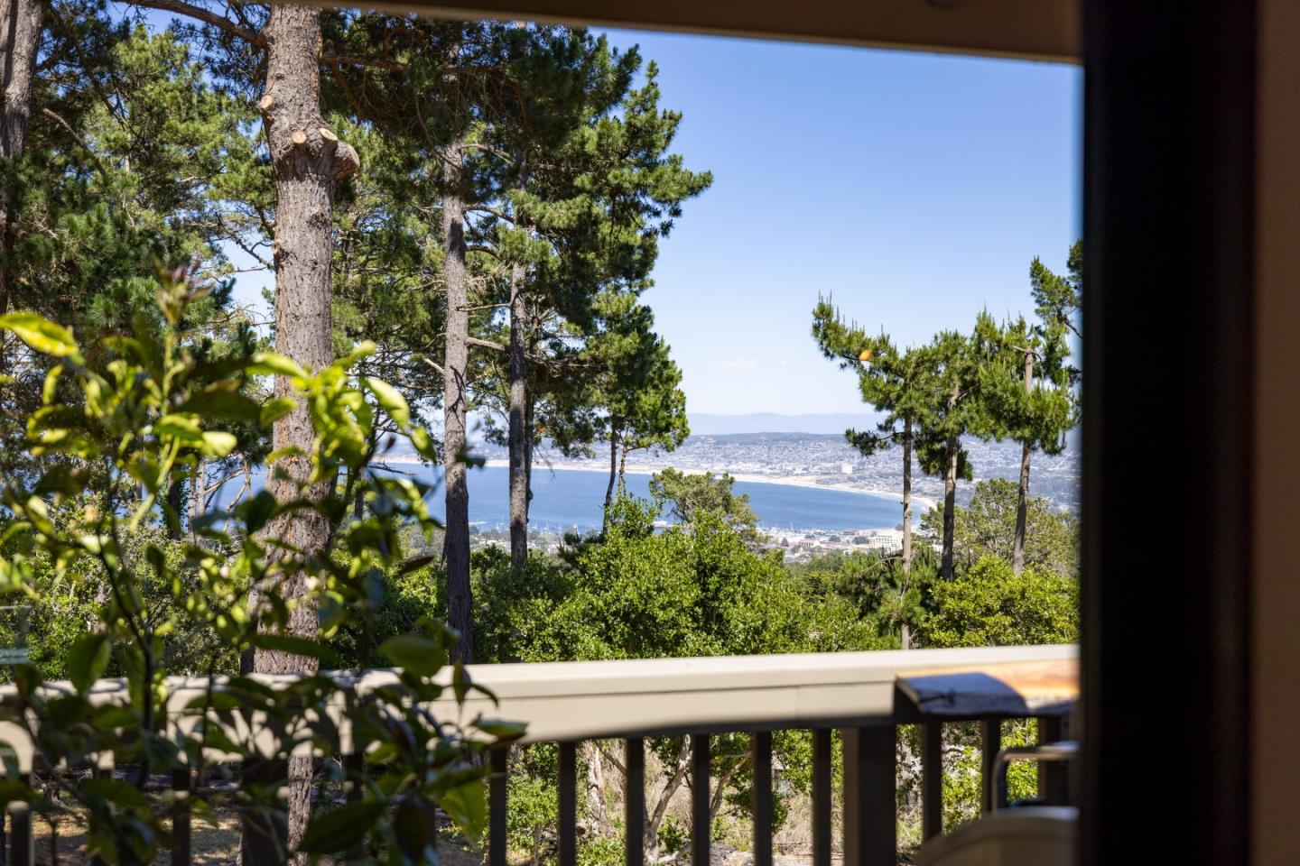 Detail Gallery Image 13 of 32 For 70 Forest Ridge Rd #1,  Monterey,  CA 93940 - 2 Beds | 2/1 Baths