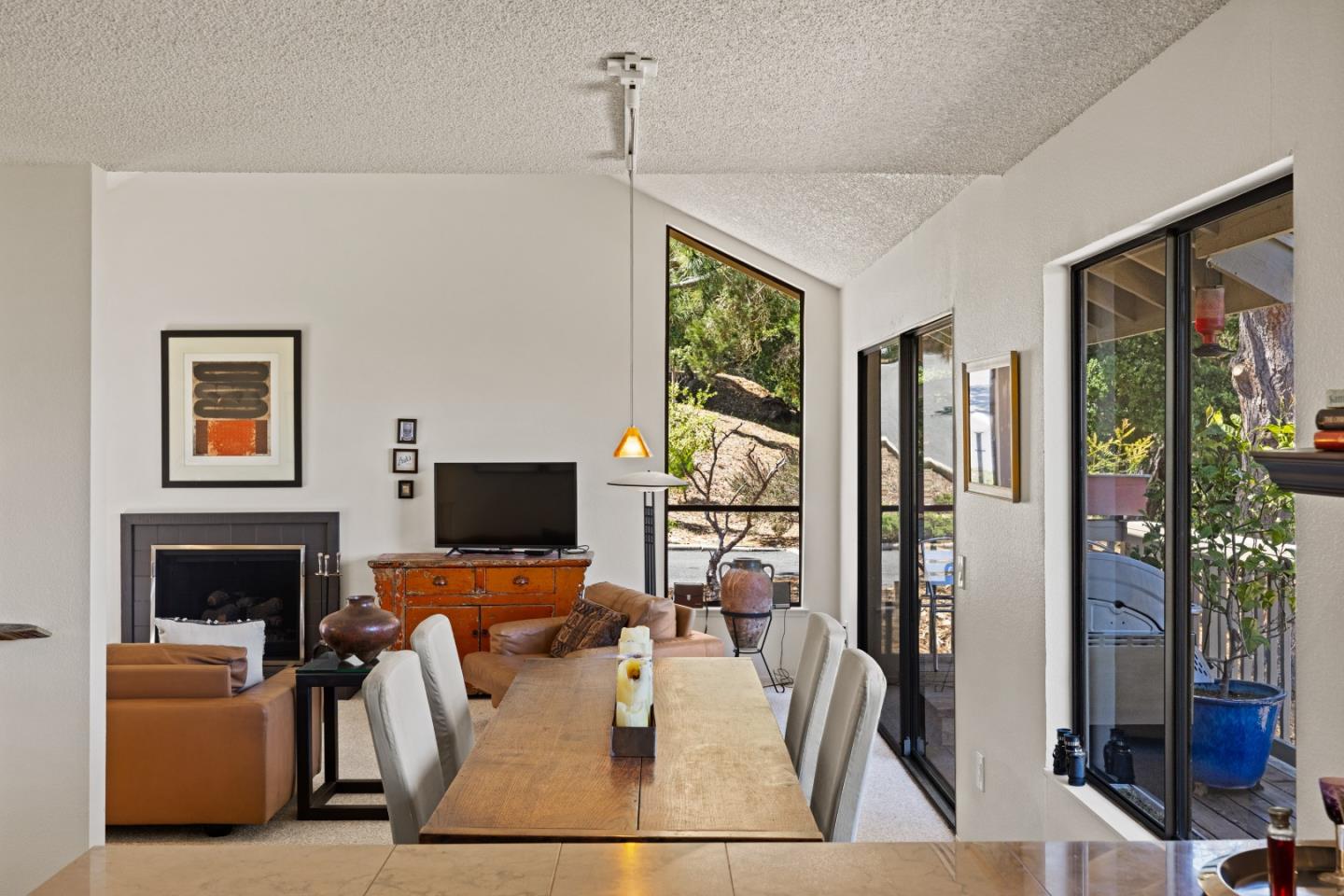 Detail Gallery Image 14 of 32 For 70 Forest Ridge Rd #1,  Monterey,  CA 93940 - 2 Beds | 2/1 Baths