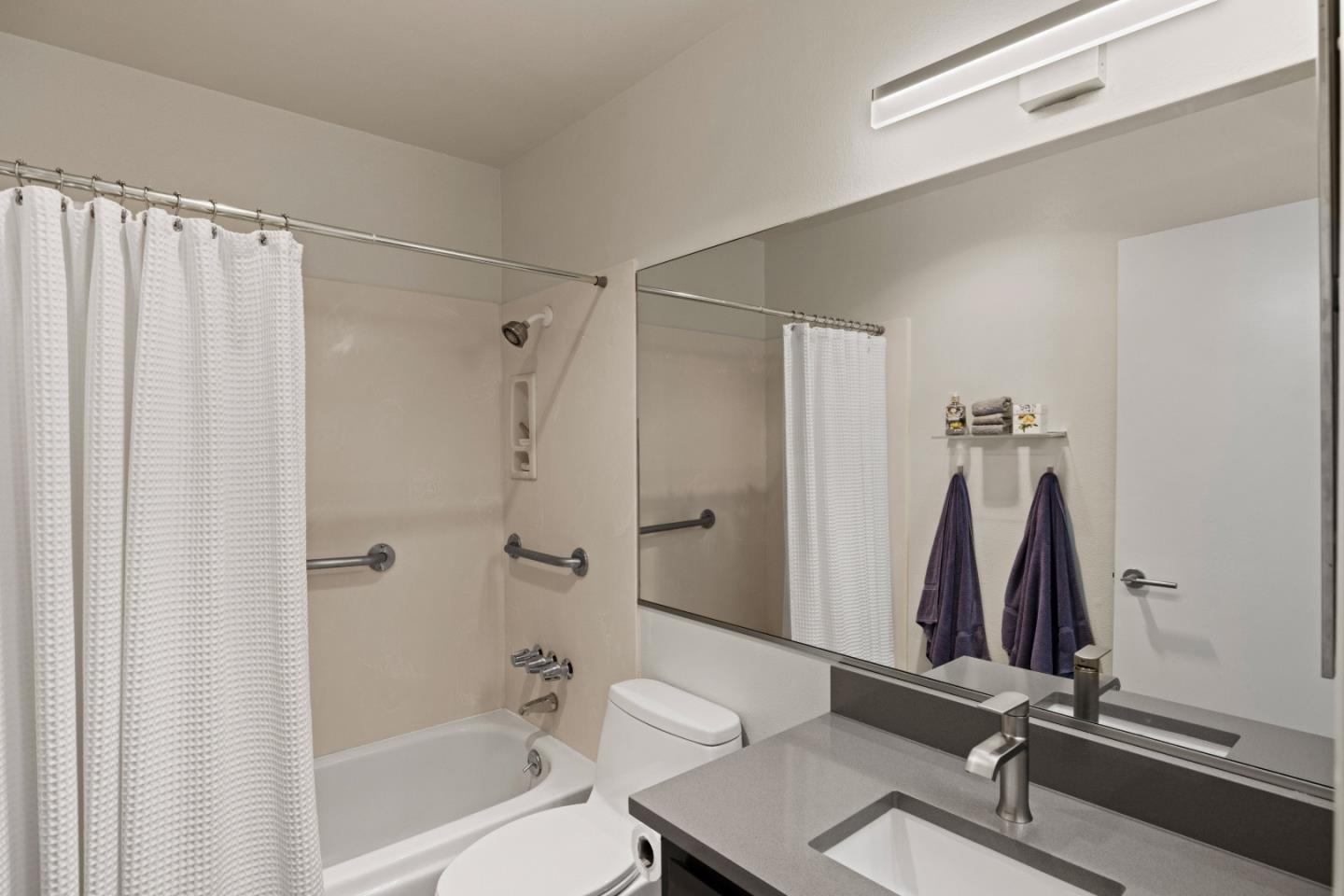 Detail Gallery Image 21 of 32 For 70 Forest Ridge Rd #1,  Monterey,  CA 93940 - 2 Beds | 2/1 Baths
