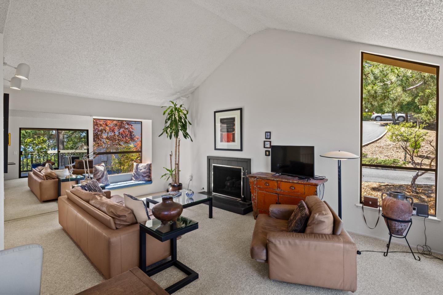 Detail Gallery Image 3 of 32 For 70 Forest Ridge Rd #1,  Monterey,  CA 93940 - 2 Beds | 2/1 Baths