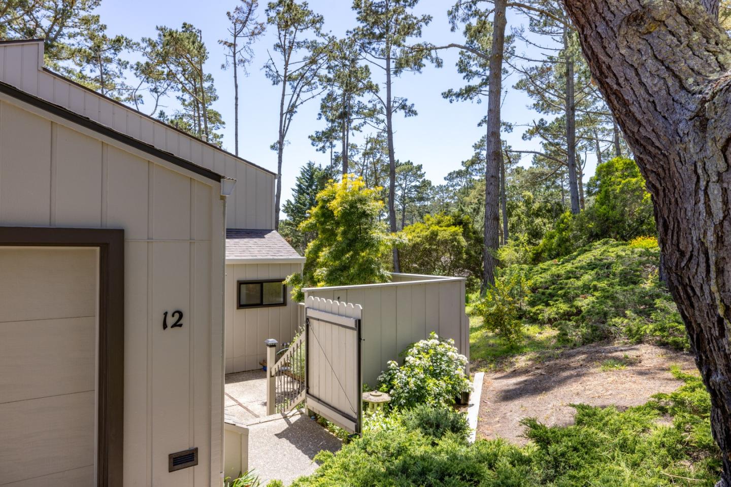 Detail Gallery Image 2 of 61 For 12 Mountain Shadow Ln, Monterey,  CA 93940 - 2 Beds | 2 Baths