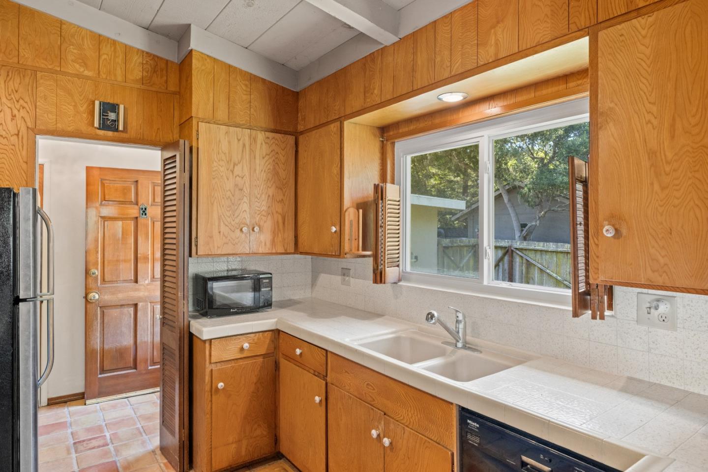Detail Gallery Image 4 of 25 For 466 Evergreen Rd, Pacific Grove,  CA 93950 - 3 Beds | 2 Baths